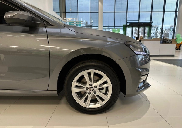 Skoda Fabia cena 97050 przebieg: 4, rok produkcji 2024 z Zawichost małe 121